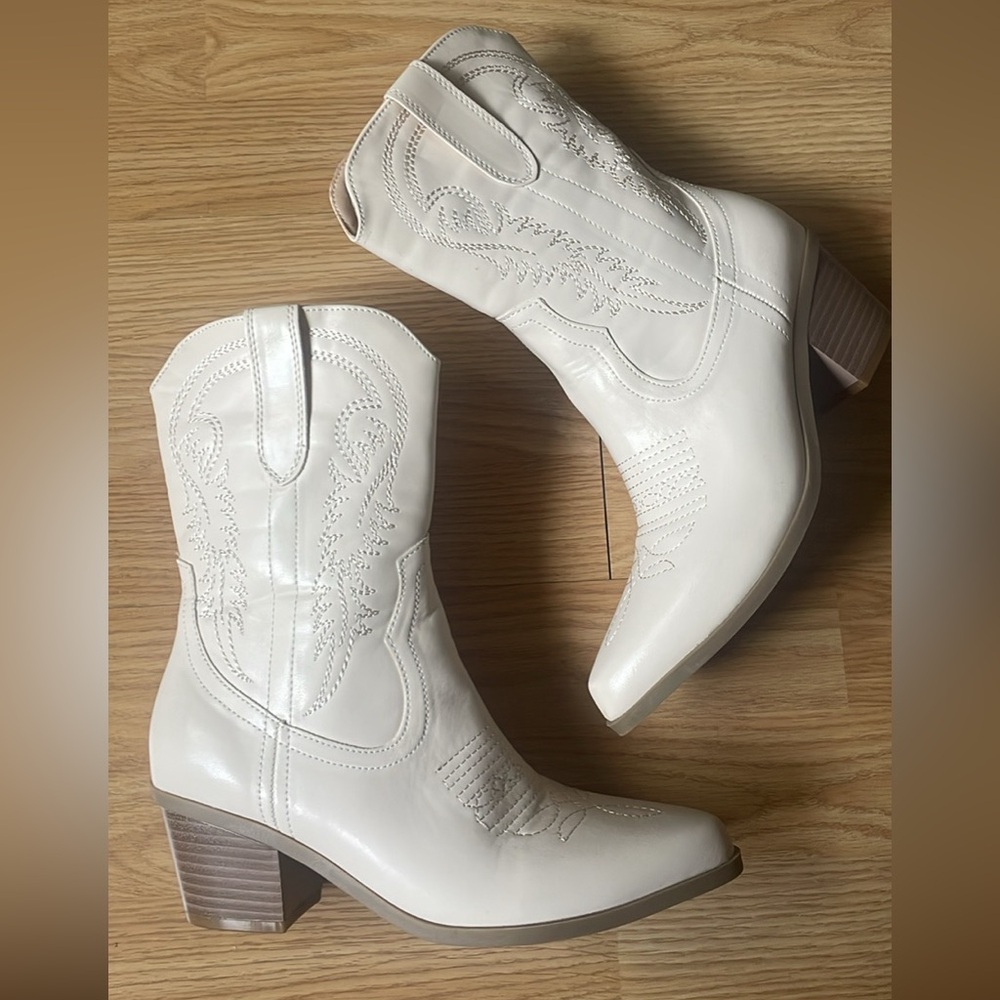 SHEIN Cream Heeled Western Boots